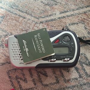 Self powered radio light